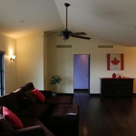 Mission Hill Lake View Villa West Kelowna Exterior foto